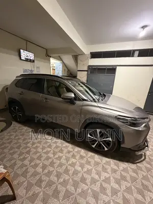 Toyota Corolla Cross XLE 2023 Silver