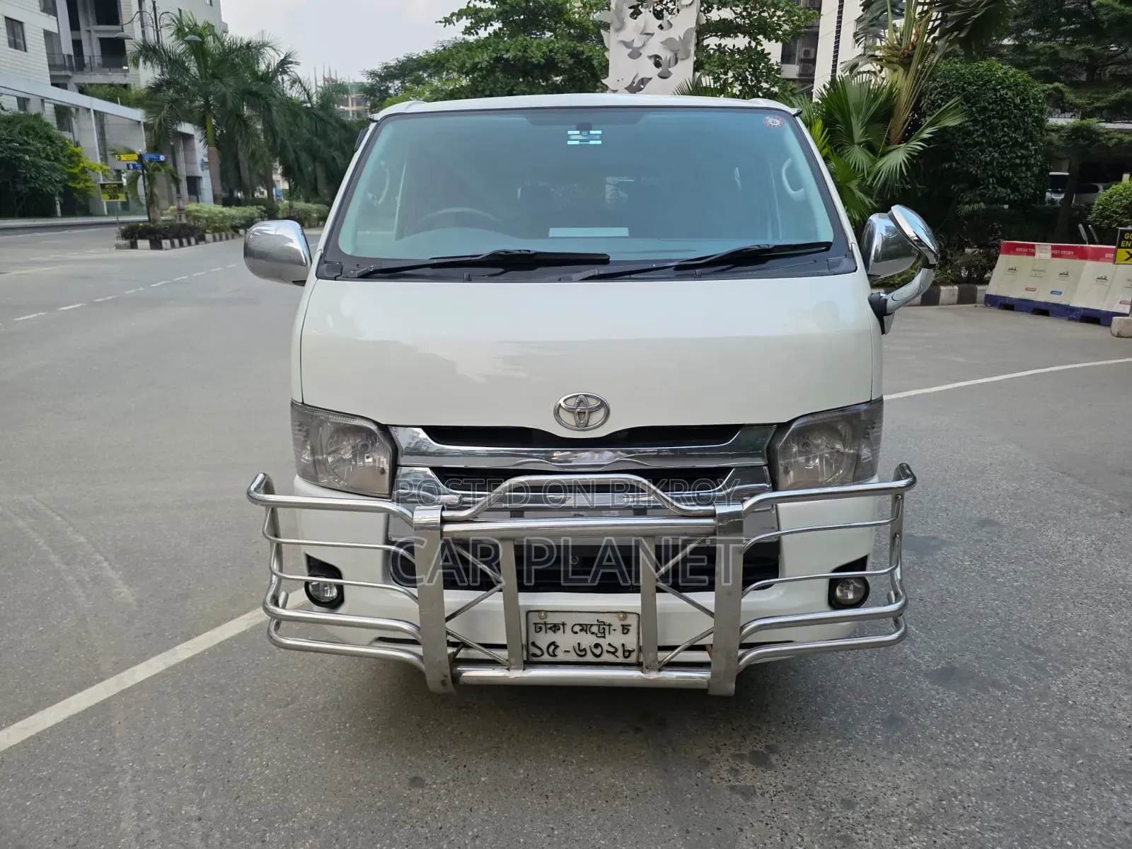 Toyota HiAce 2010 White