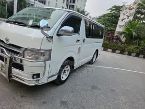 Toyota HiAce 2010 White