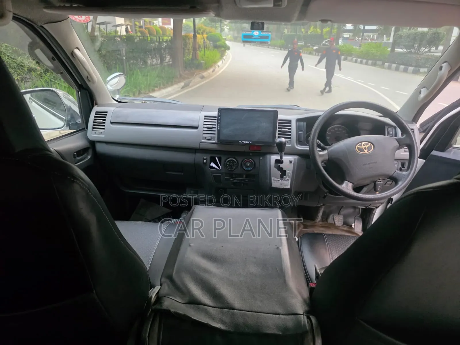Toyota HiAce 2010 White