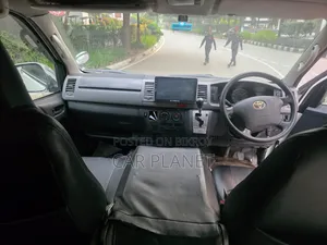 Toyota HiAce 2010 White