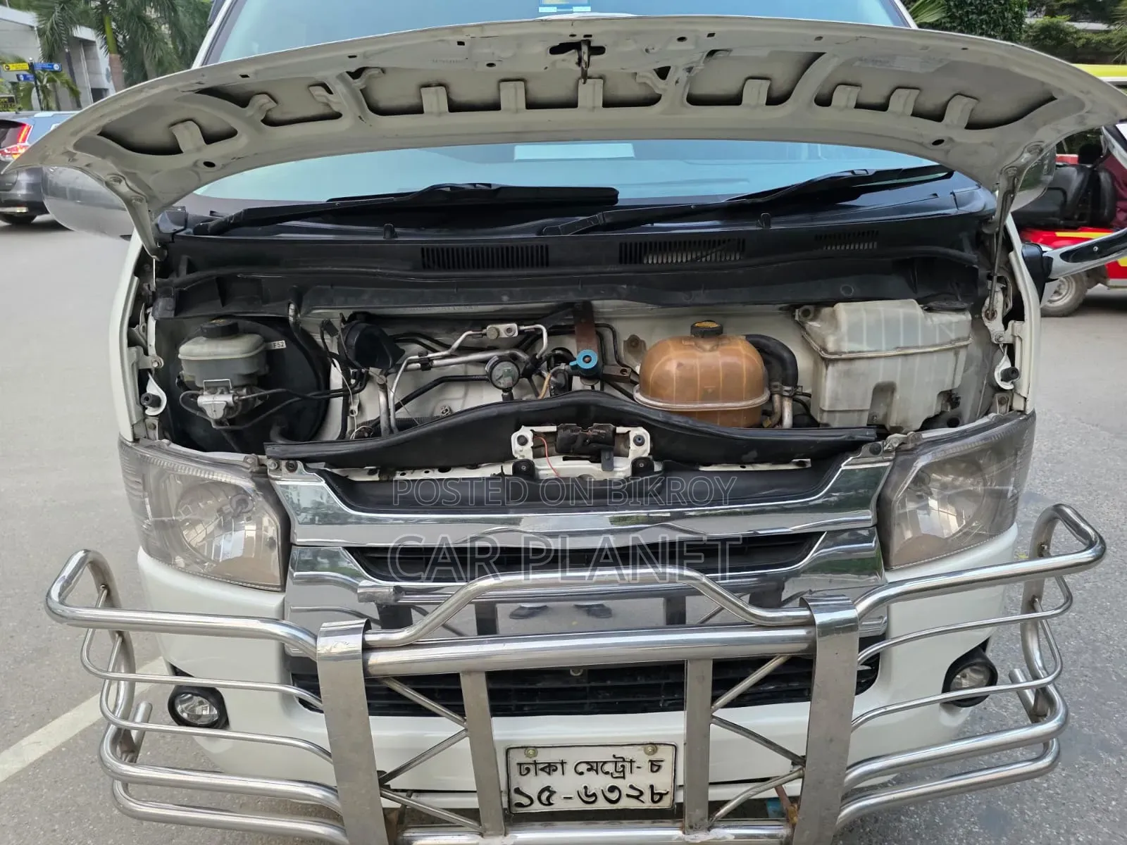 Toyota HiAce 2010 White