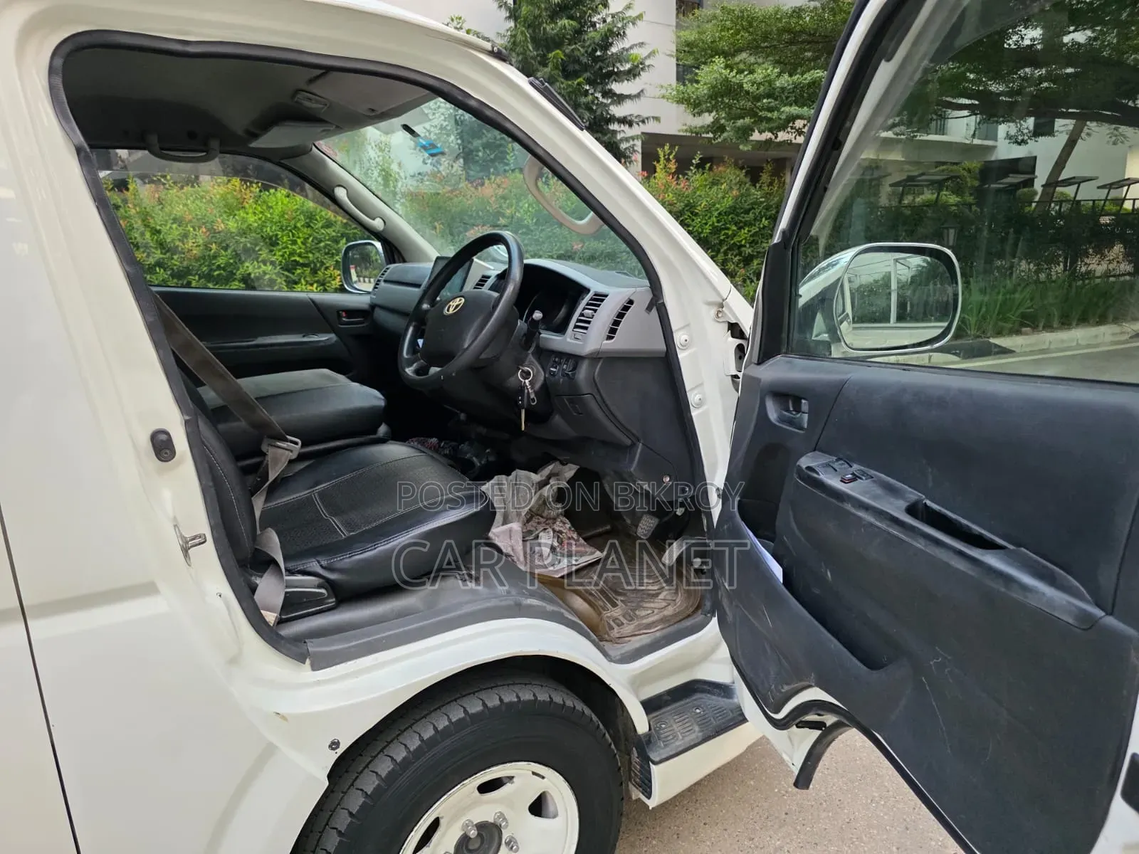Toyota HiAce 2010 White