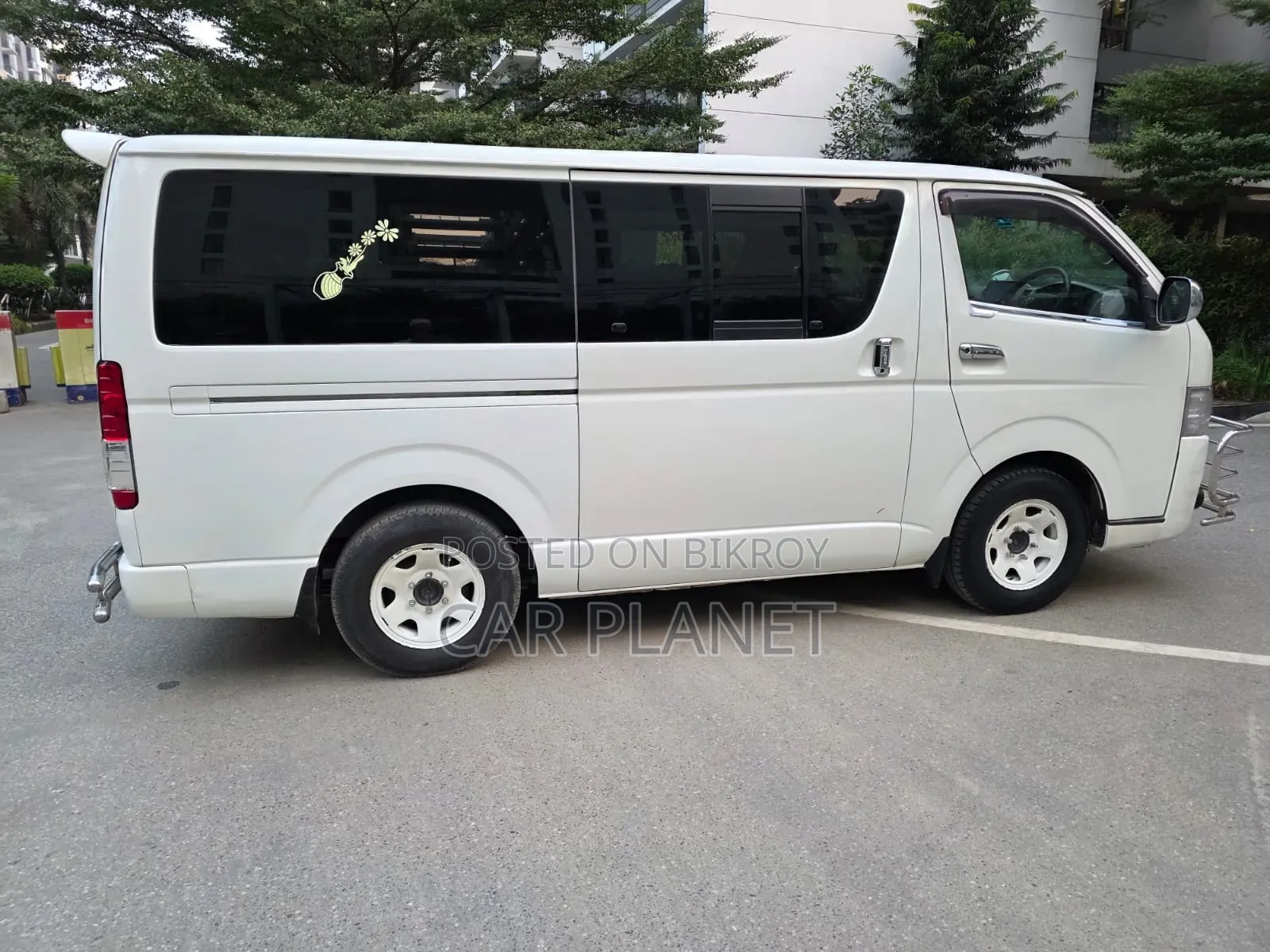 Toyota HiAce 2010 White