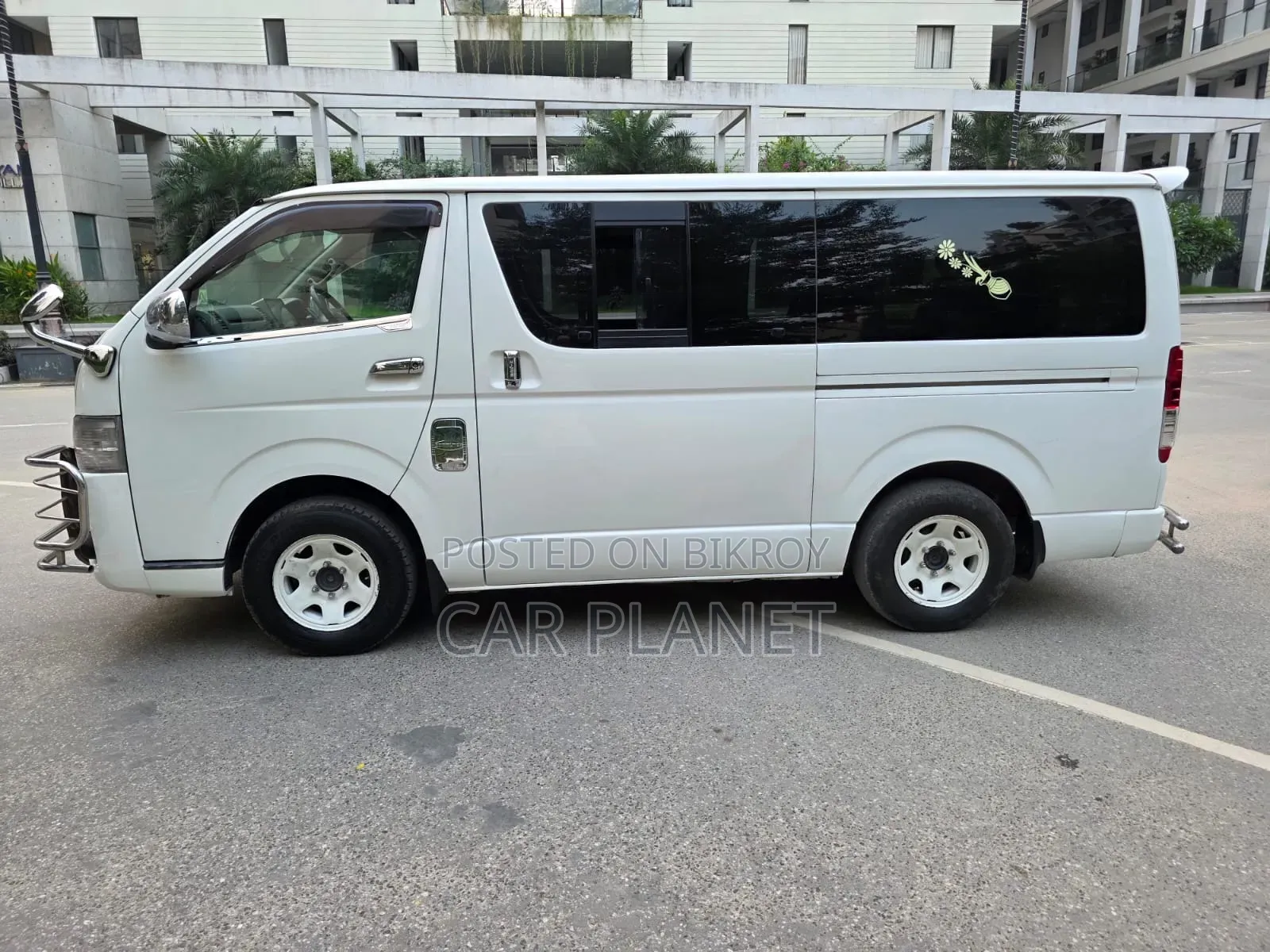 Toyota HiAce 2010 White