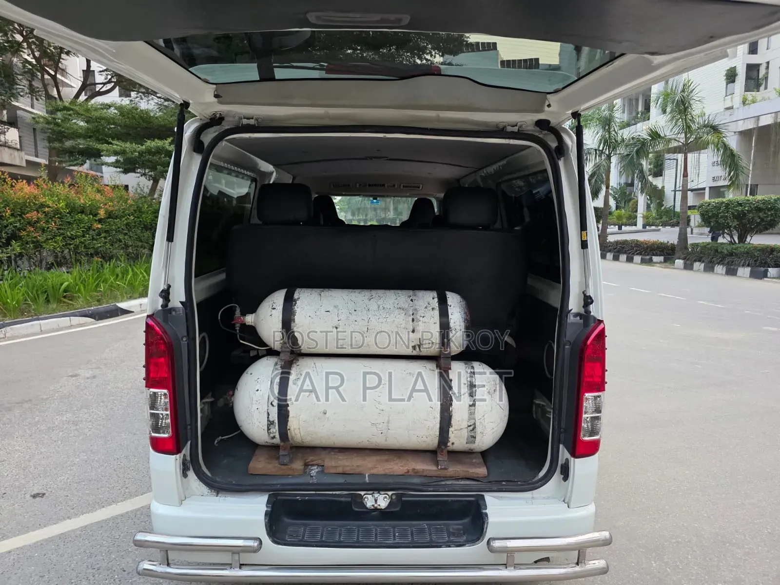 Toyota HiAce 2010 White
