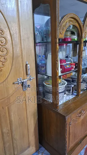 একটি ওয়াল শোকেস বিক্রি হবে