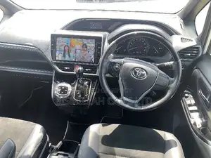 টয়োটা এস্কয়ার ২০২১ পার্ল