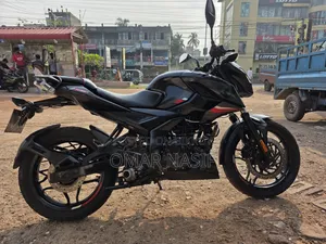 বাজাজ পালসার এন১৬০ ২০২৪ কালো