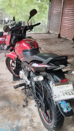 বাজাজ পালসার ১৫০ ২০১৩ লাল