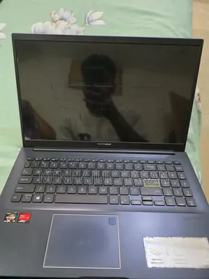 Laptop Asus Vivobook 15 8GB AMD Ryzen 5 SSD 512GB