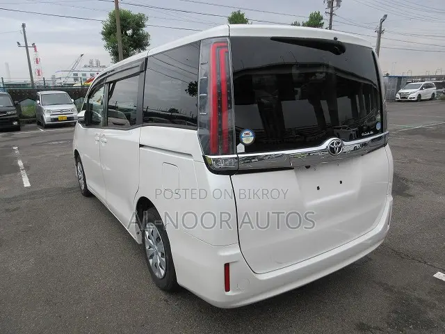 টয়োটা নোয়া ২.০ এফডব্লিউডি (৮ সিটার) ২০২১ পার্ল