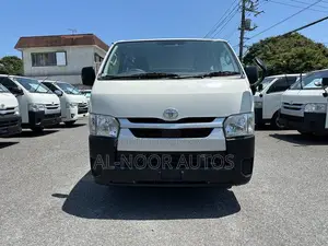 Toyota HiAce 2022 White