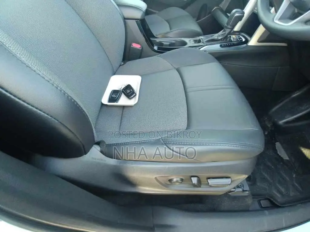 Toyota Corolla Cross 1.8 Hybrid FWD 2022 Pearl