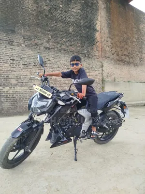 নিউ টিভিএস আপ্যাচে আরটিআর ১৬০ ৪ভি এফআই ২০২২ ব্ল্যাক