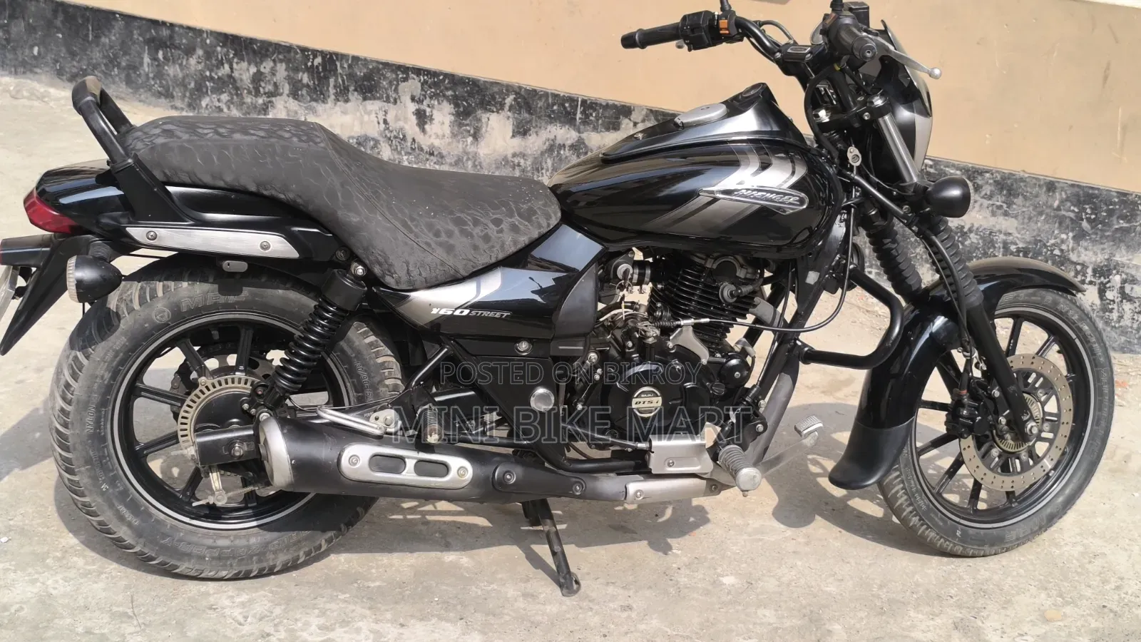 বাজাজ এভেঞ্জার ১৬০ স্ট্রিট ২০২২ ব্ল্যাক