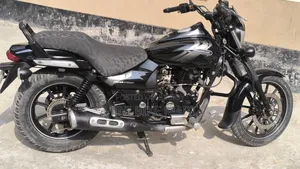 বাজাজ এভেঞ্জার ১৬০ স্ট্রিট ২০২২ ব্ল্যাক