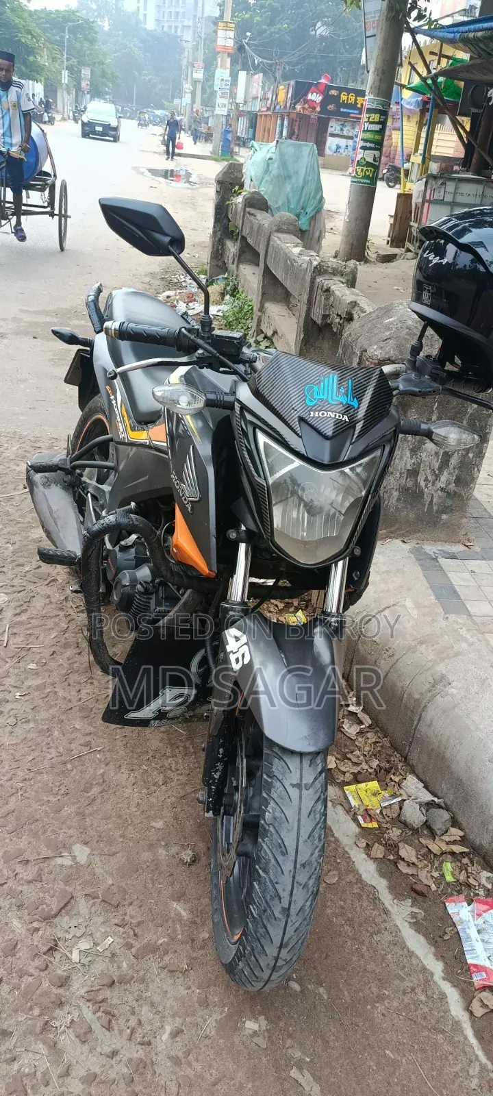 Honda Hornet 2018 Gray