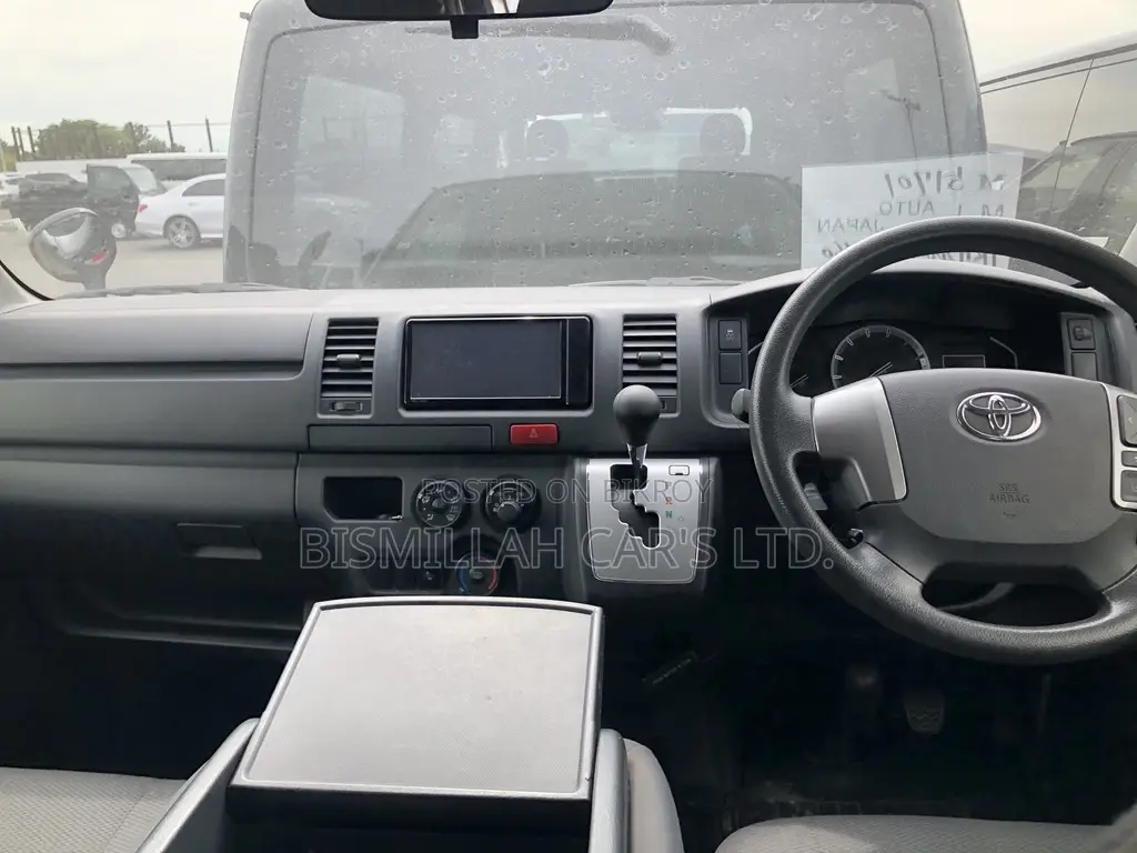 Toyota HiAce 2020 Silver