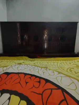 5x7 Wooden Bed in Absolutely Good Condition