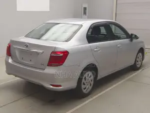টয়োটা অ্যাক্সিও ২০২১ সিলভার