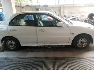 গাড়ি ১৯৯৬ হোয়াইট