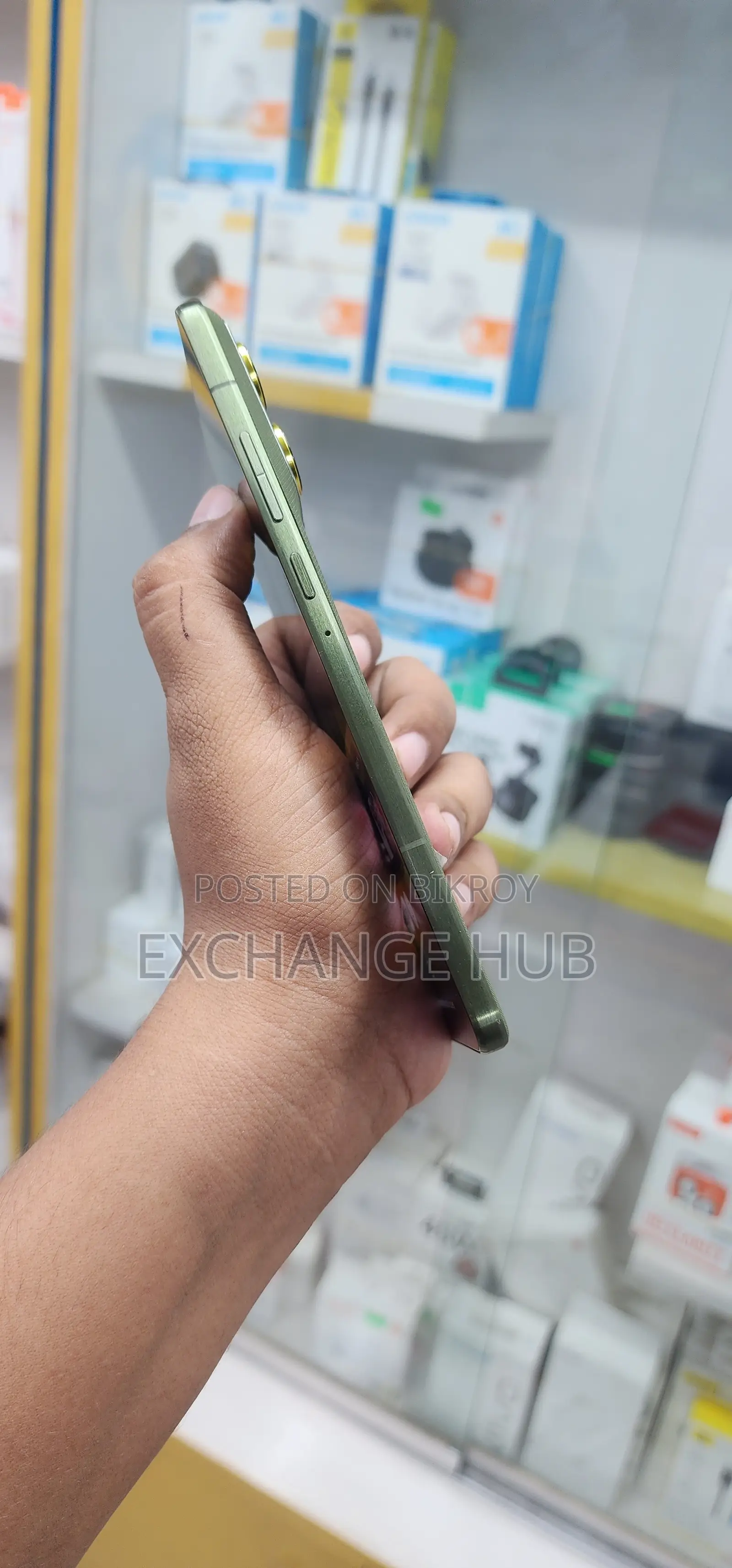 মোটর চলা এজ ৭০ ২৫৬ জিবি সবুজ