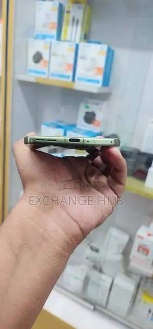 মোটর চলা এজ ৭০ ২৫৬ জিবি সবুজ