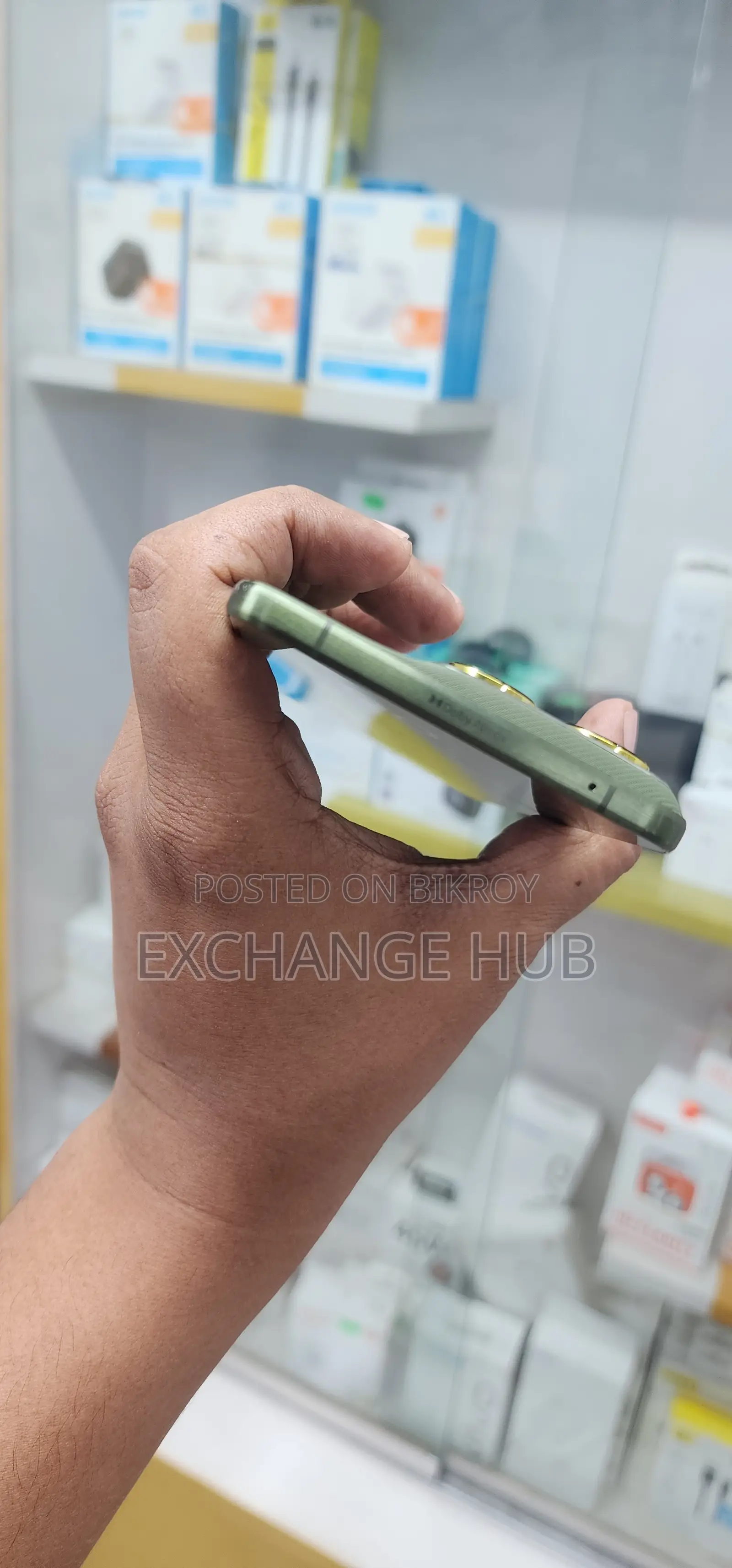 মোটর চলা এজ ৭০ ২৫৬ জিবি সবুজ