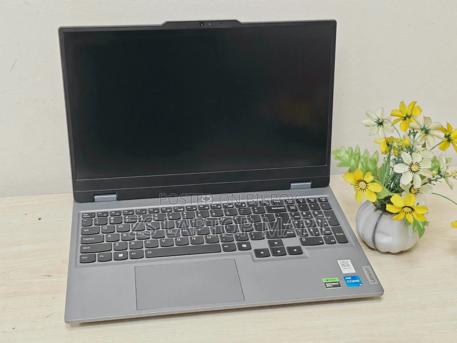 Laptop Lenovo LOQ 15IRH8 8GB Intel Core i5 SSD 512GB