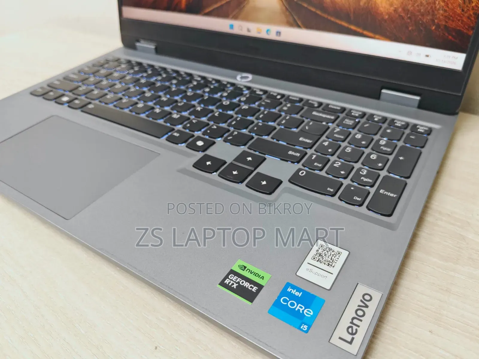 Laptop Lenovo LOQ 15IRH8 8GB Intel Core i5 SSD 512GB