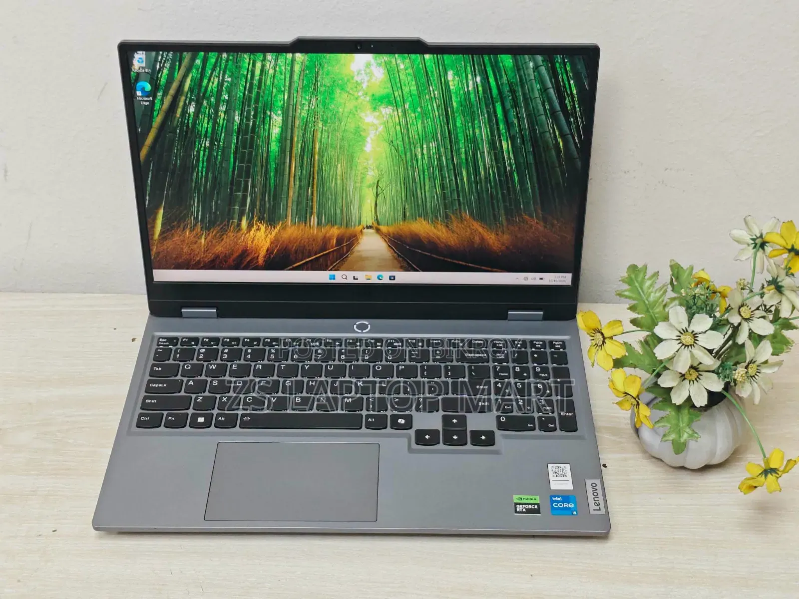 Laptop Lenovo LOQ 15IRH8 8GB Intel Core i5 SSD 512GB
