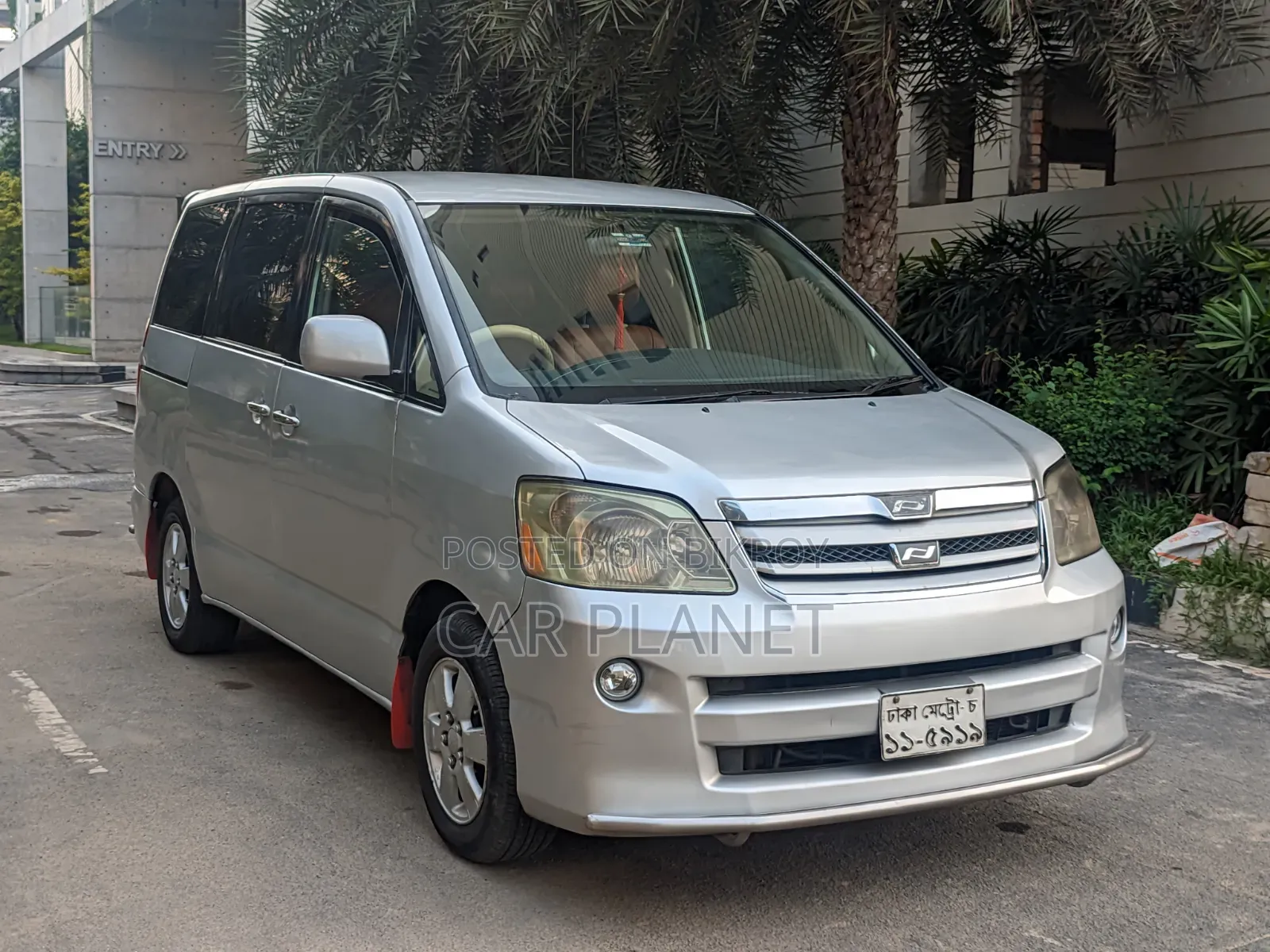 New Toyota Noah 2002 Silver