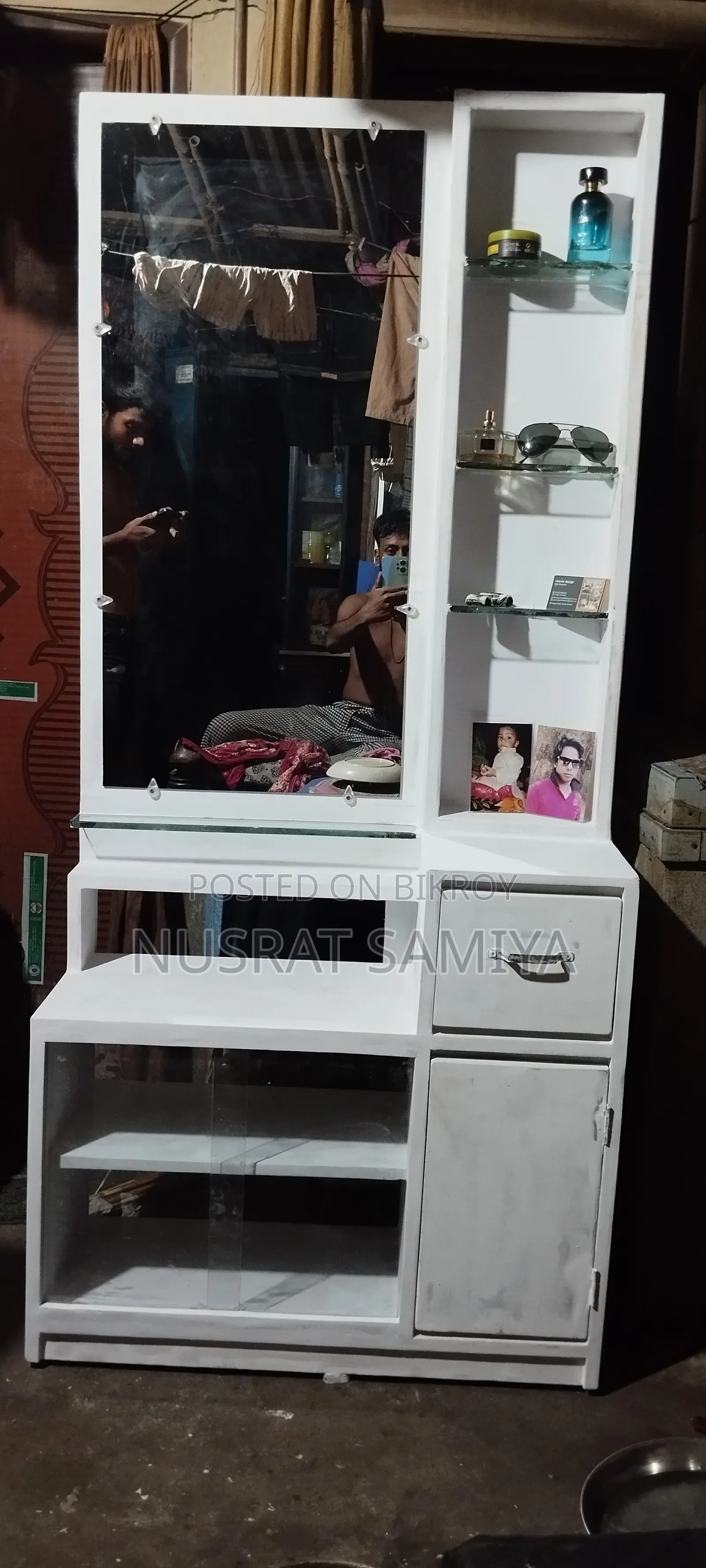 ড্রেসিং টেবিল