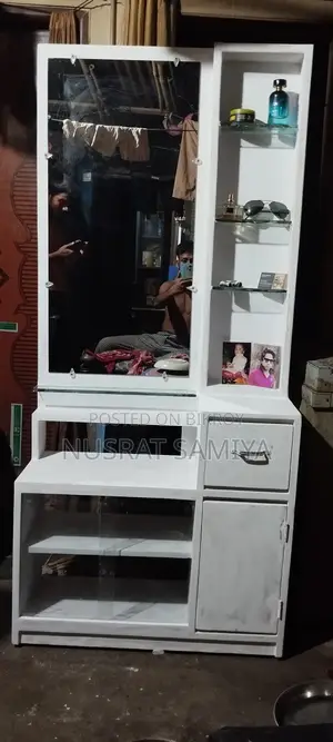 ড্রেসিং টেবিল