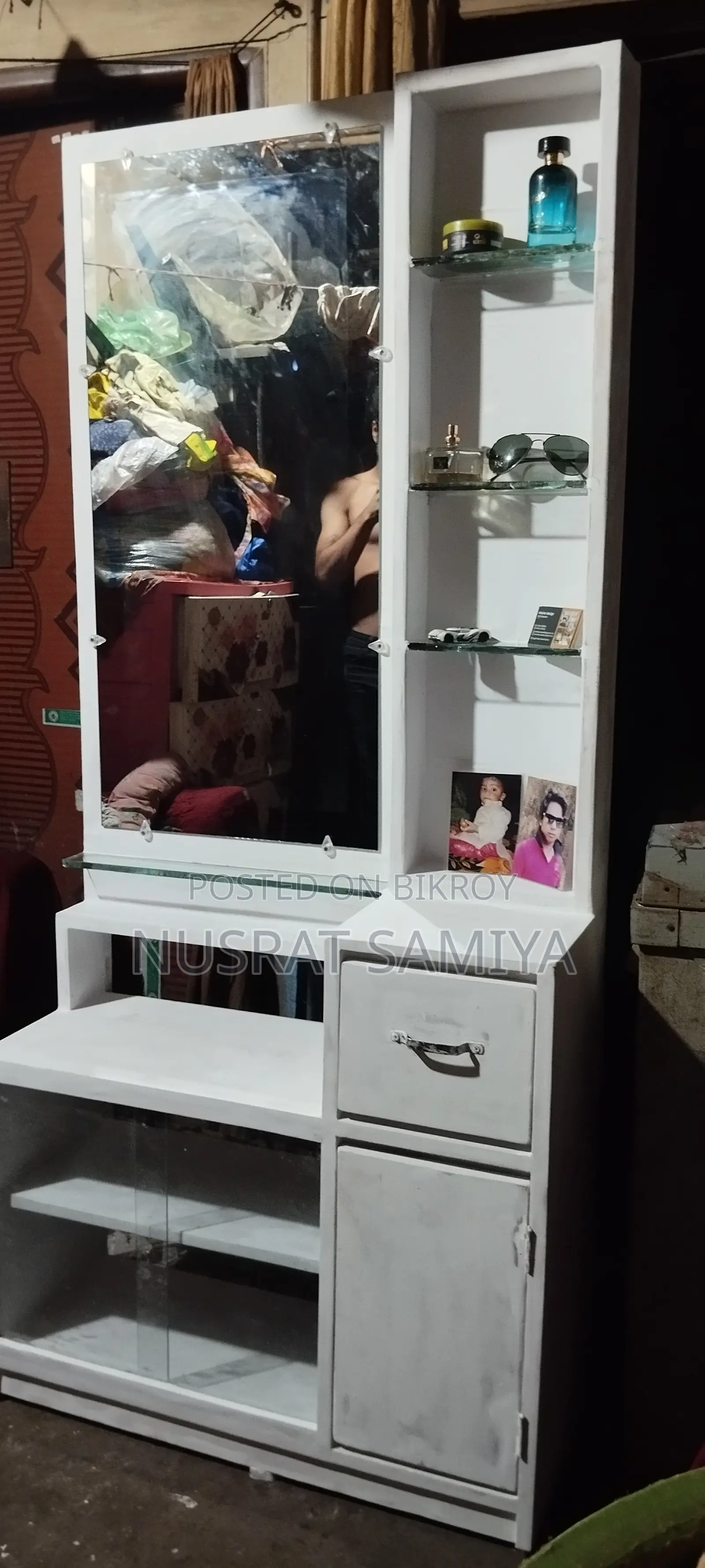 ড্রেসিং টেবিল