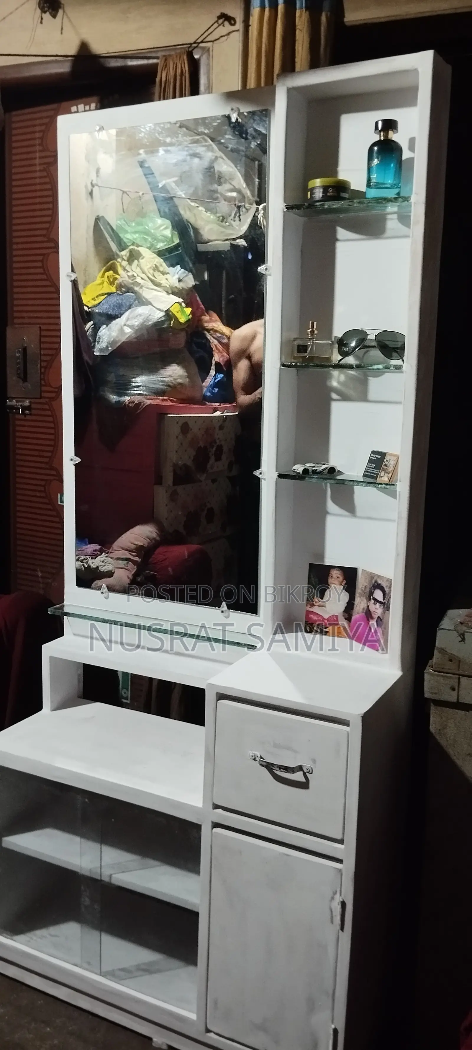 ড্রেসিং টেবিল