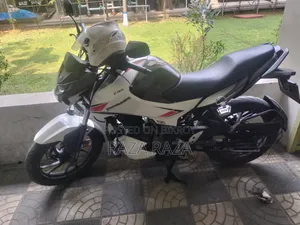 Hero Thriller 160R 2024 White