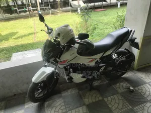 Hero Thriller 160R 2024 White