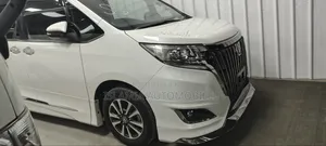 টয়োটা এসকুইয়ার ২.০ এডব্লিউডি (৭ সিটার) ২০২১ পার্ল