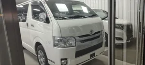 টয়োটা হাইয়েস ২০২০ হোয়াইট