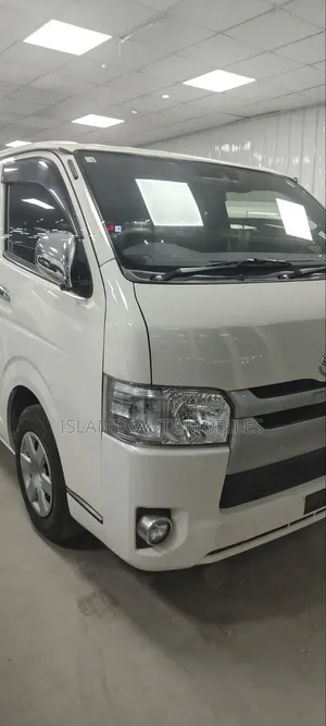 টয়োটা হাইয়েস ২০২০ হোয়াইট