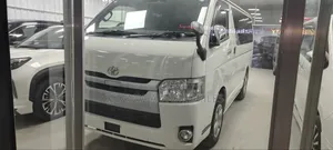 টয়োটা হাইয়েস ২০২০ হোয়াইট