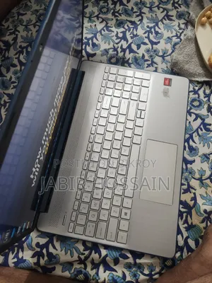 Laptop HP 15s 8GB AMD Ryzen 5 HDD+SSD 256GB