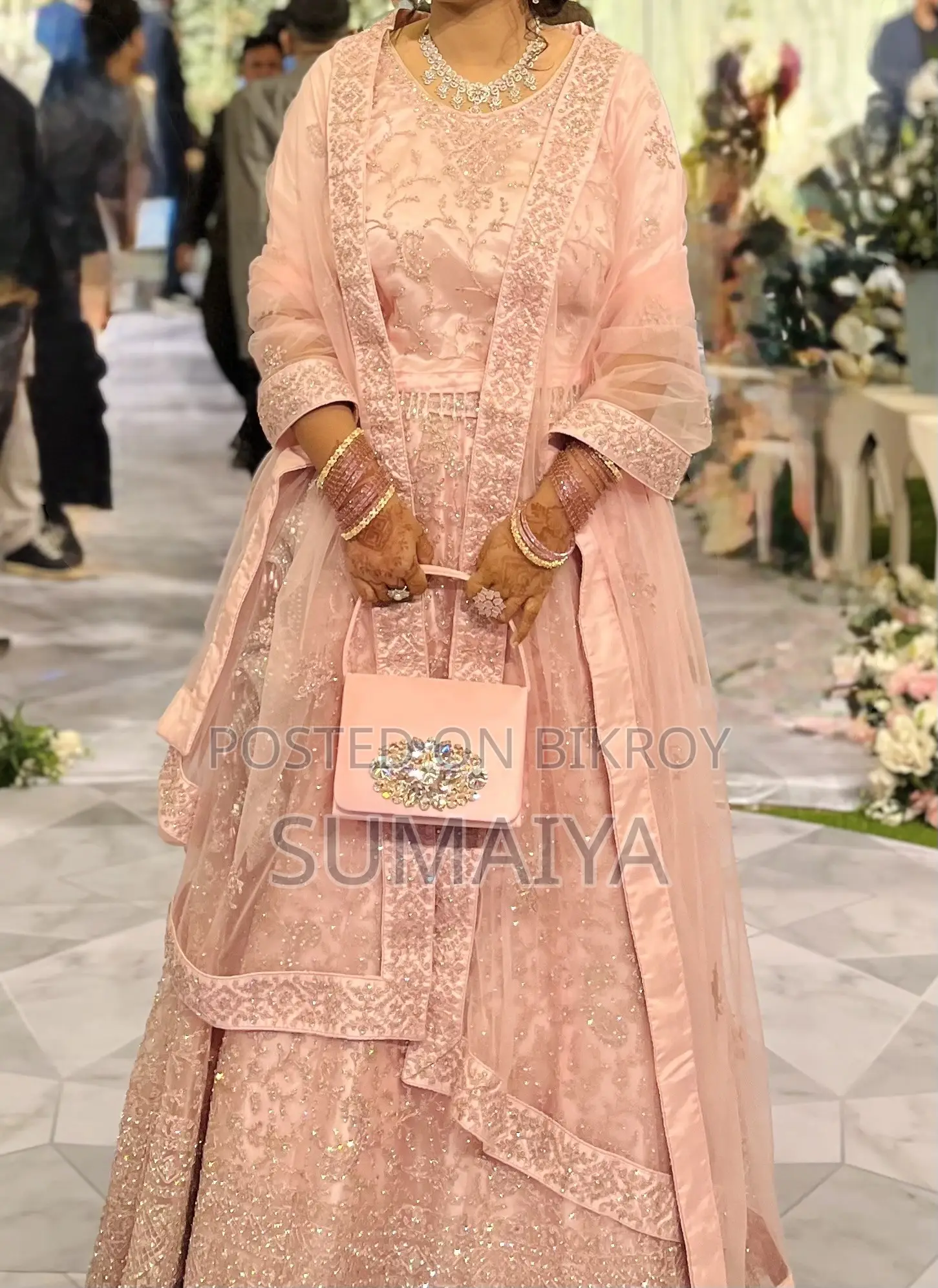 লেহেঙ্গা বিক্রির জন্য