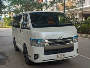 Toyota HiAce 2019 White
