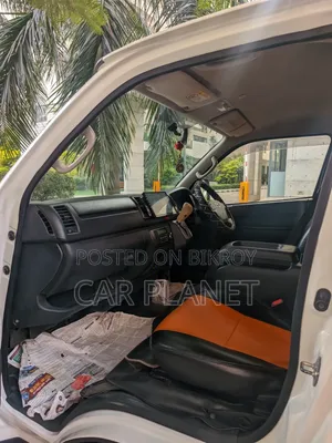 Toyota HiAce 2019 White