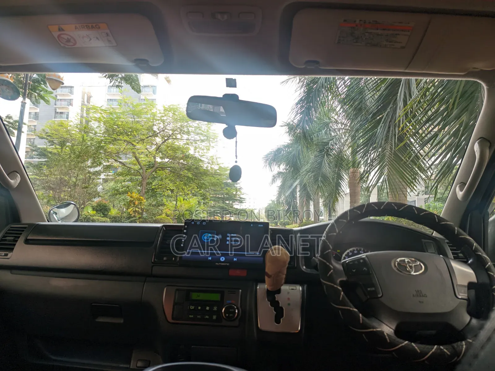 Toyota HiAce 2019 White