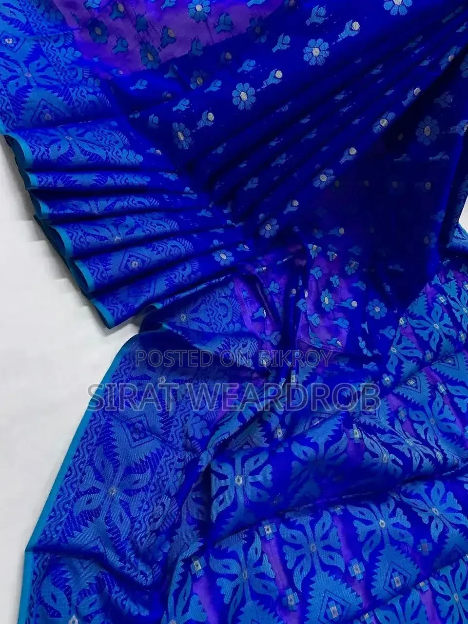 নাকফুল জামদানী শাড়ী