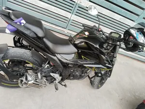 সুজুকি গিক্সার ২০২৪ কালো
